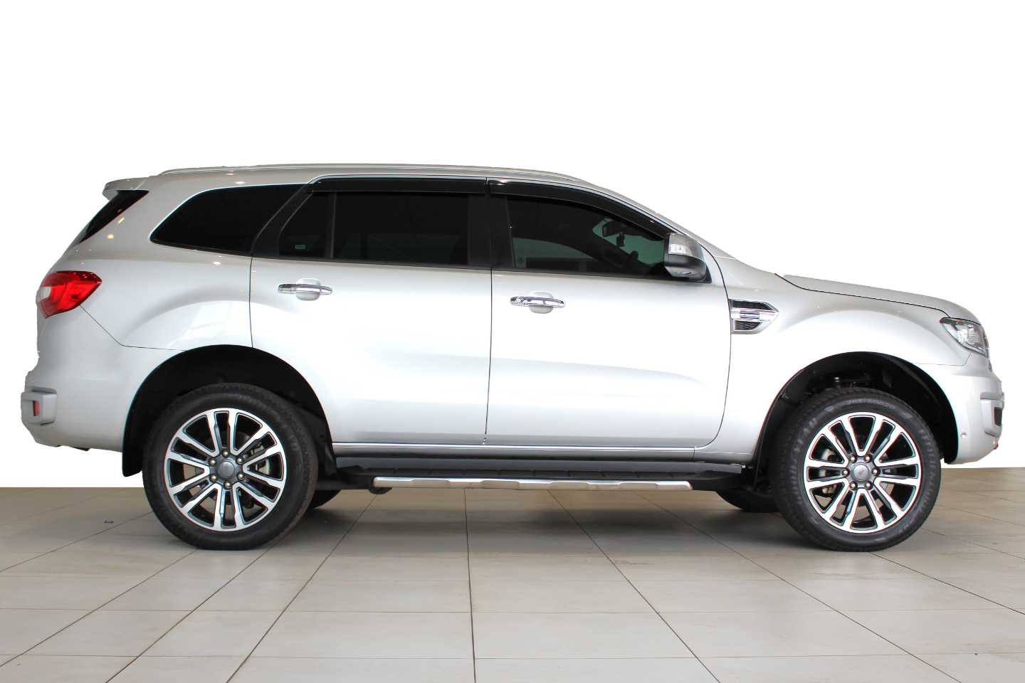 FORD EVEREST 2.0D BI-TURBO LTD 4X4 A/T - 6 