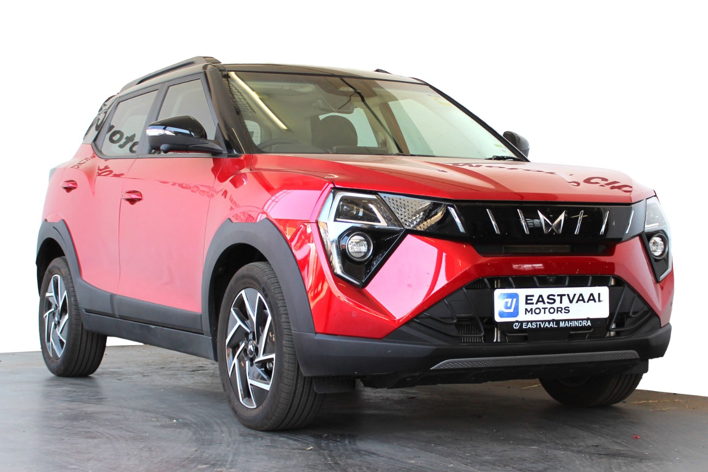 MAHINDRA XUV3XO 1.2T AX7L A/T - 0 