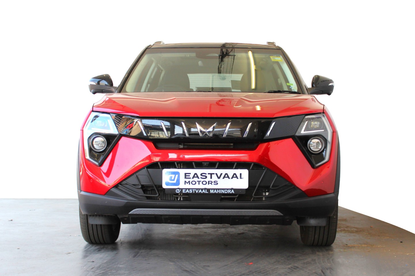 MAHINDRA XUV3XO 1.2T AX7L A/T - 1 