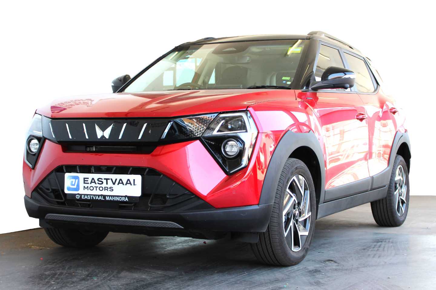 MAHINDRA XUV3XO 1.2T AX7L A/T - 2 