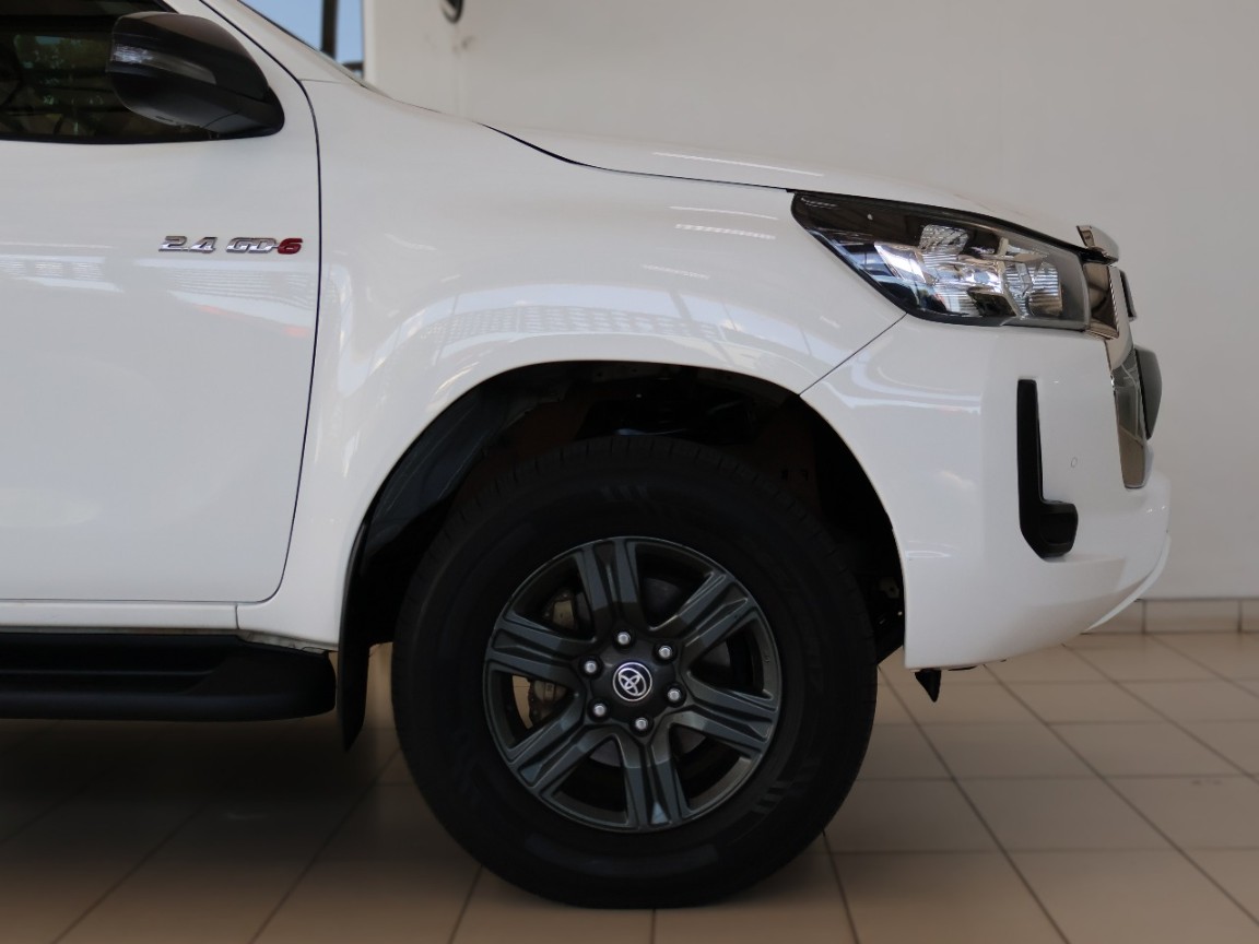 TOYOTA HILUX 2.4 GD-6 RAIDER 4X4 A/T P/U D/C - 3 