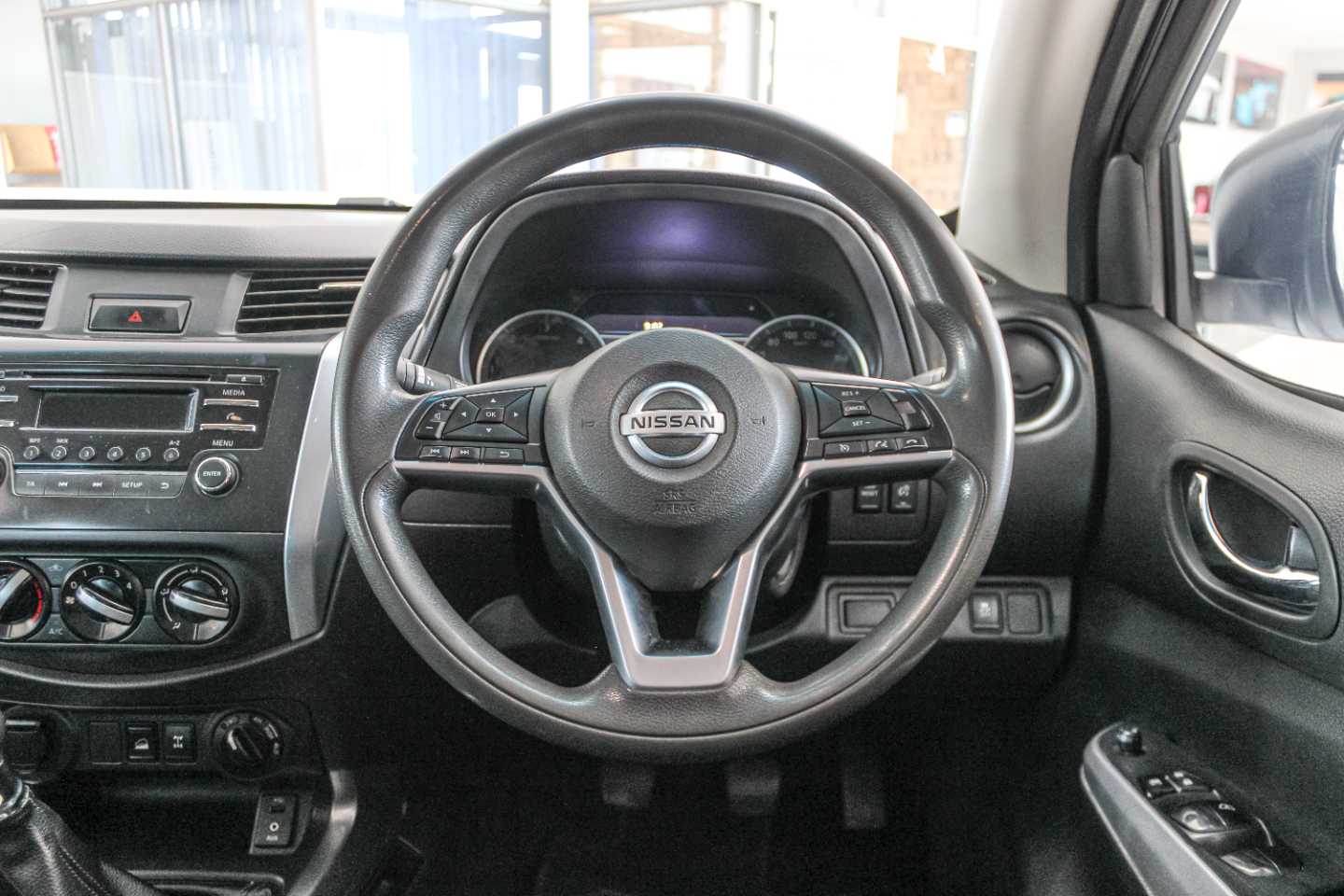 NISSAN NAVARA 2.5DDTI SE PLUS 4X4 D/C P/U - 19 