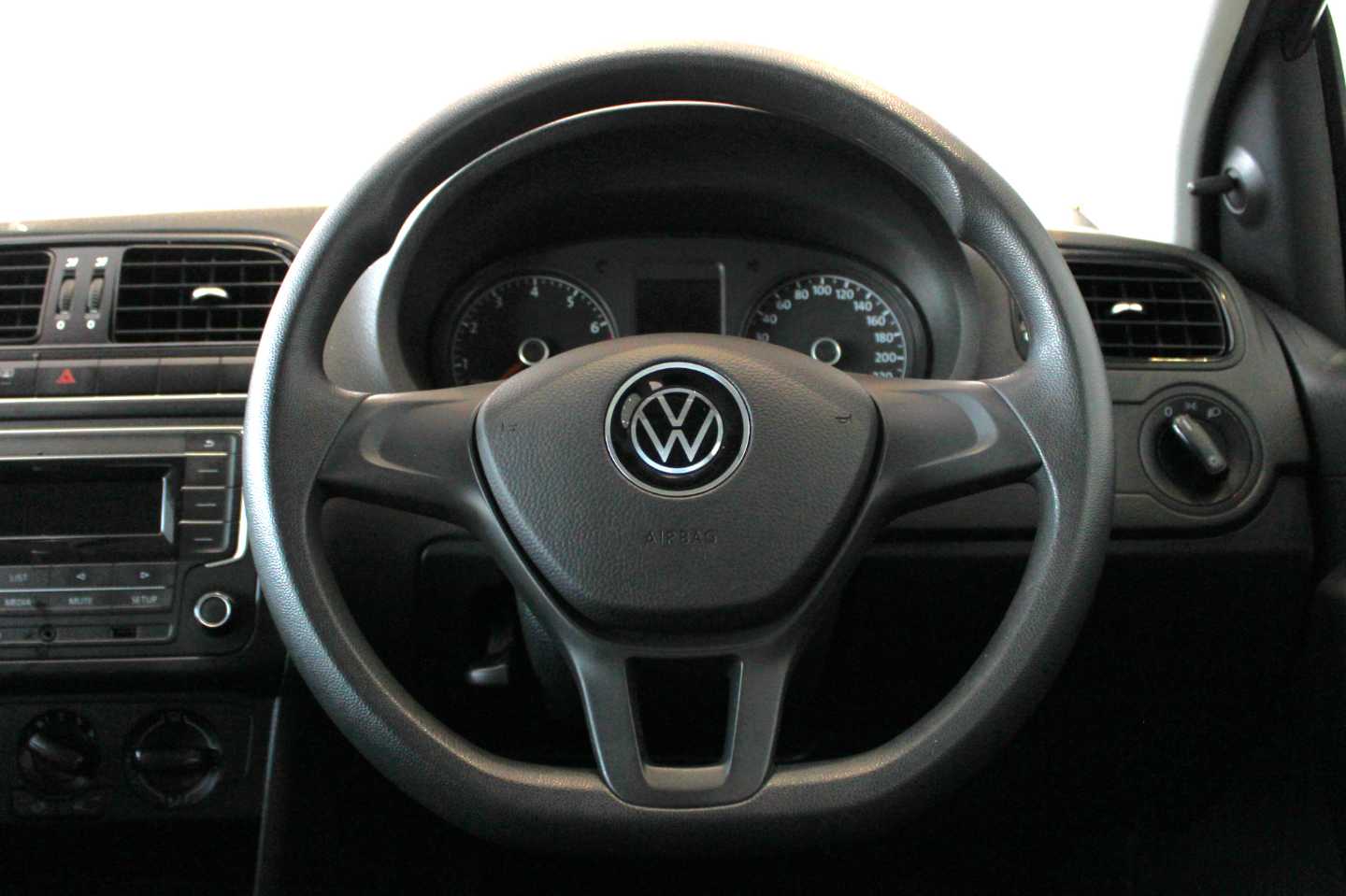 VOLKSWAGEN POLO VIVO 1.4 TRENDLINE (5DR) - 12 