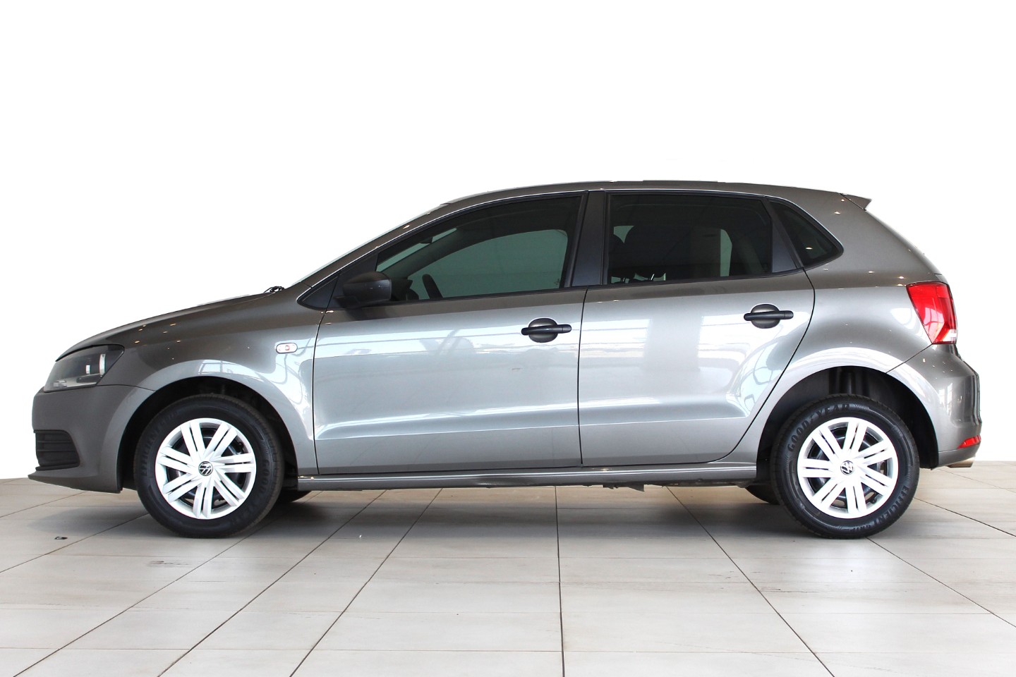 VOLKSWAGEN POLO VIVO 1.4 TRENDLINE (5DR) - 3 