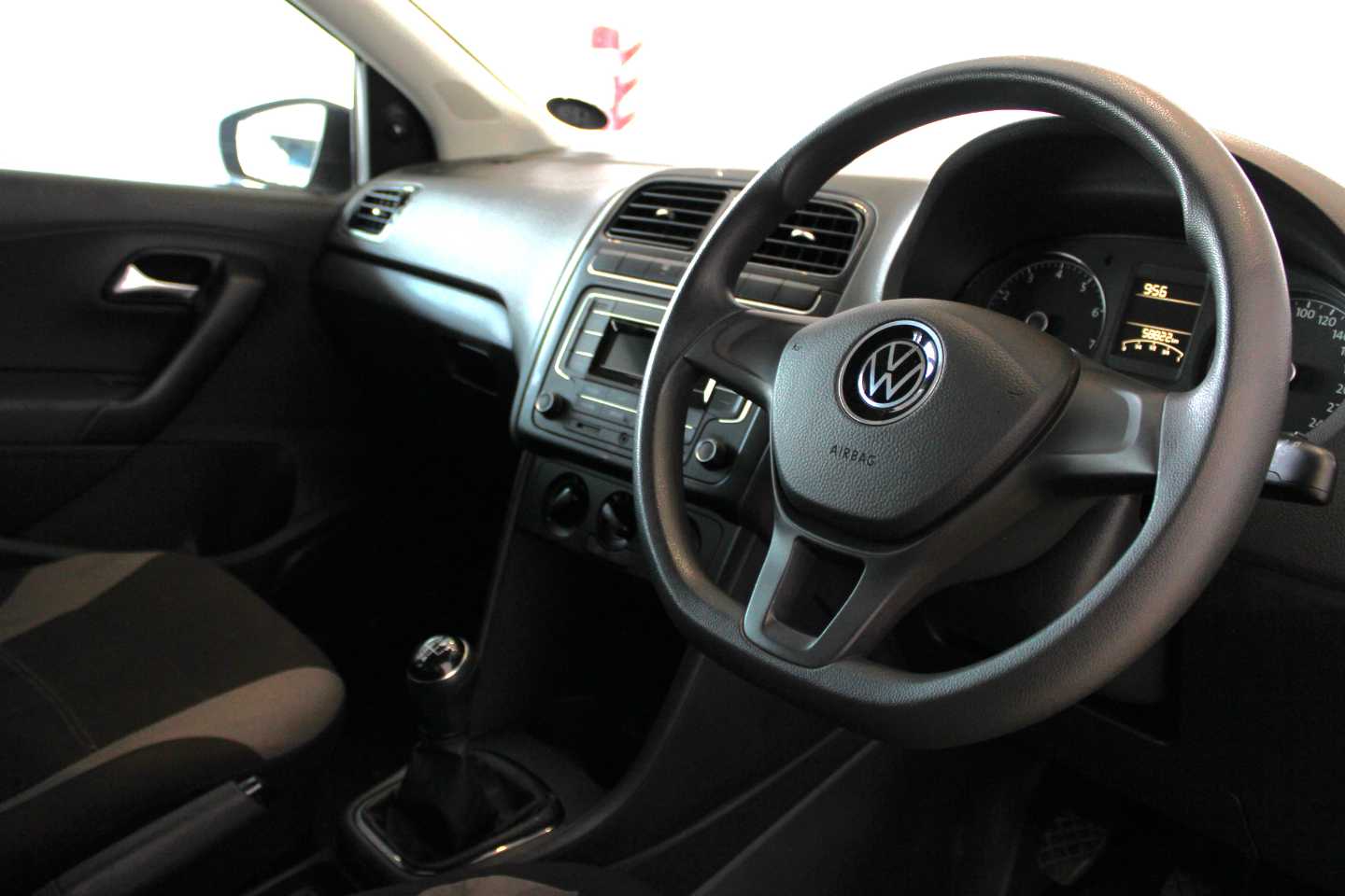 VOLKSWAGEN POLO VIVO 1.4 TRENDLINE (5DR) - 9 