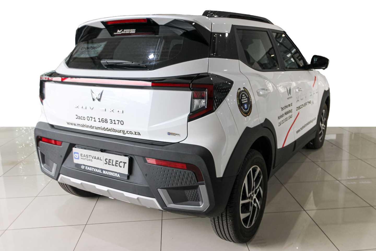 MAHINDRA XUV3XO 1.2T AX5L A/T - 6 