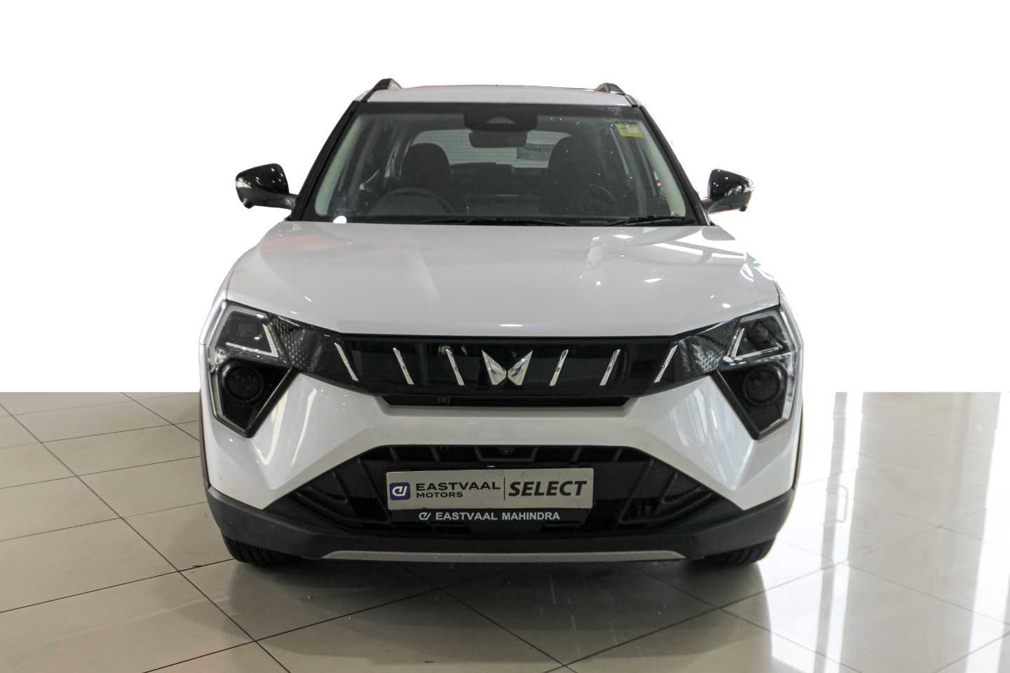 MAHINDRA XUV3XO 1.2T AX5L A/T - 1 