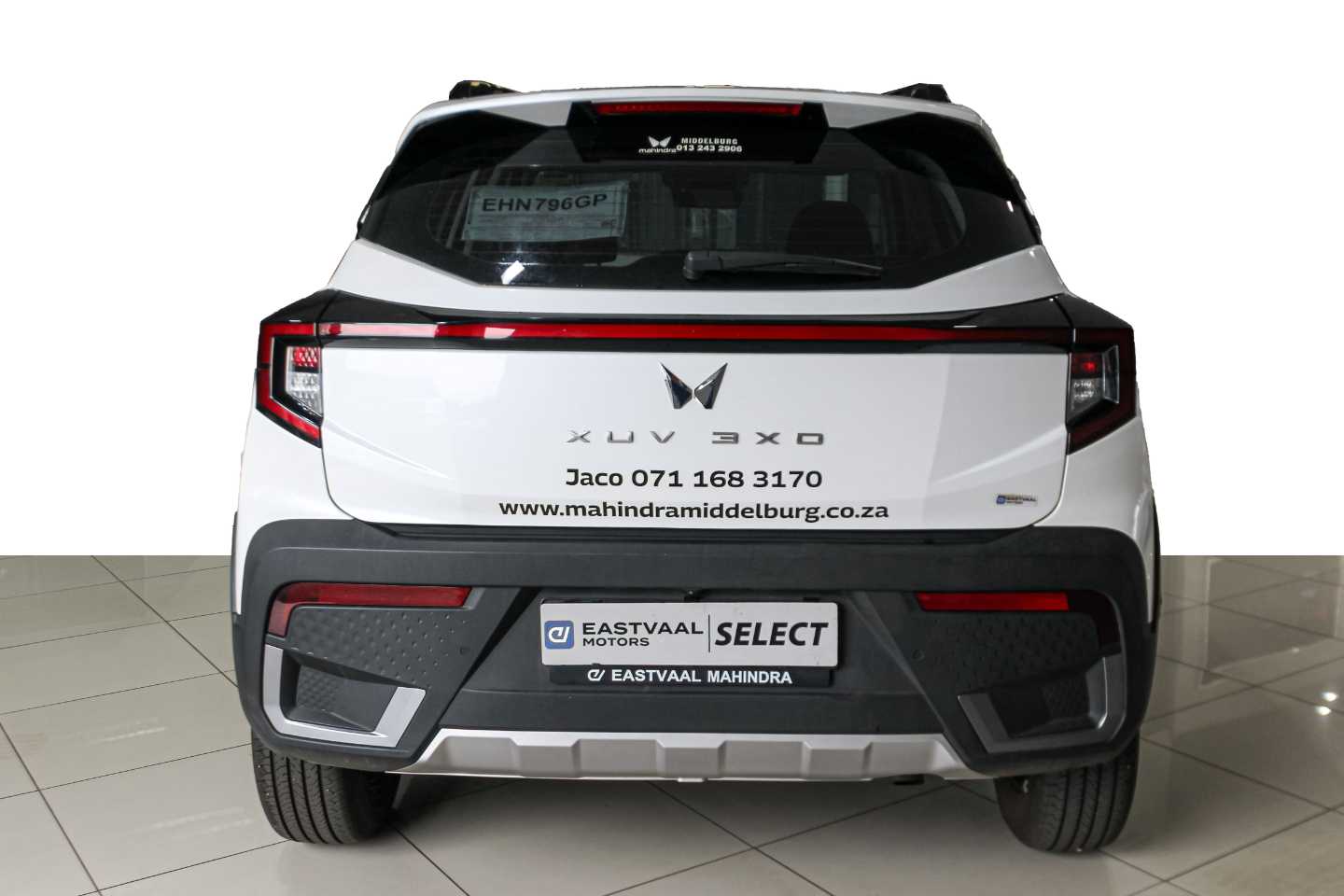 MAHINDRA XUV3XO 1.2T AX5L A/T - 5 