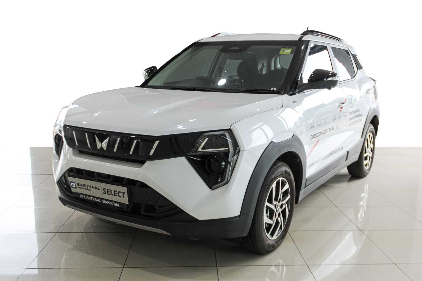 MAHINDRA XUV3XO 1.2T AX5L A/T - 2 