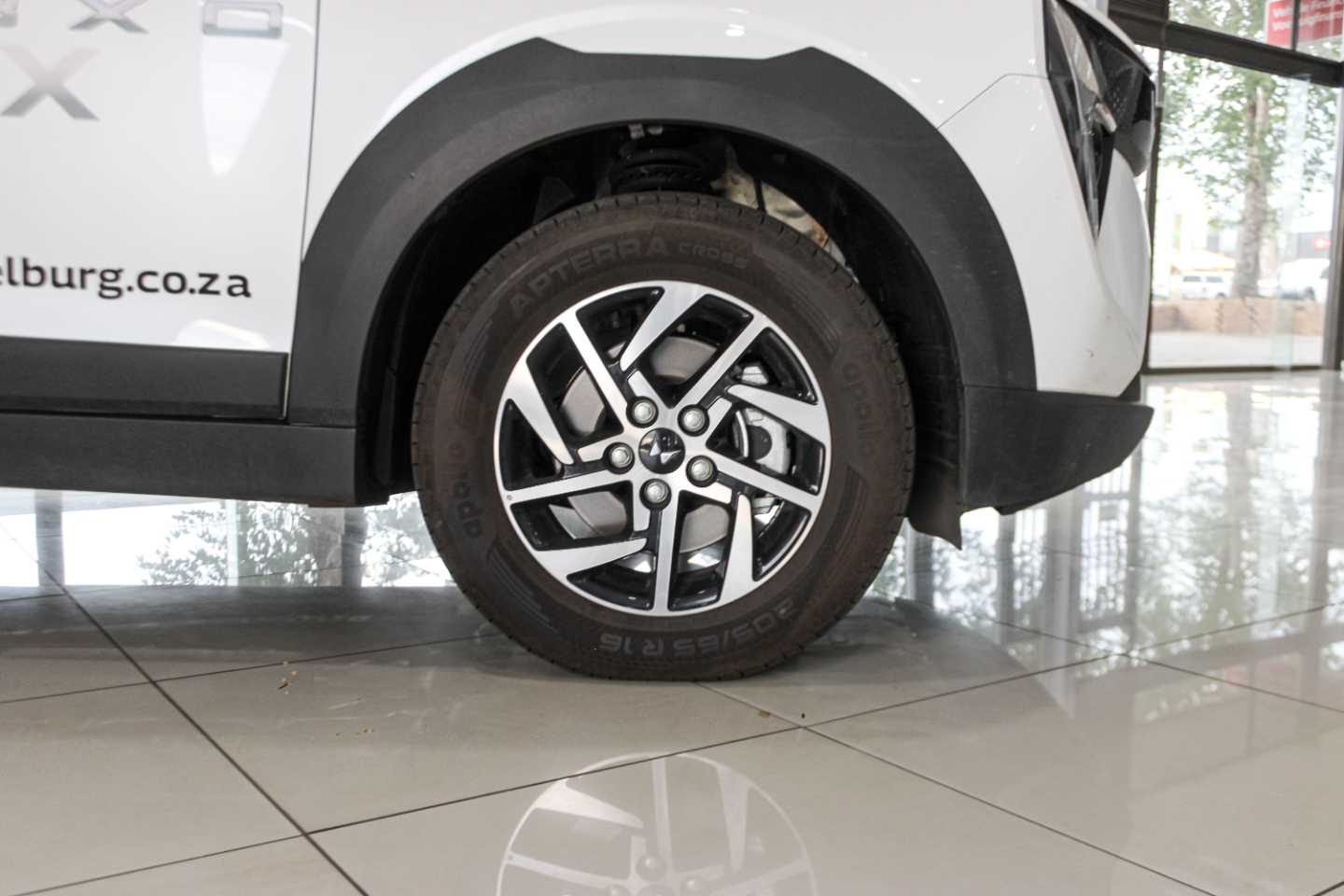 MAHINDRA XUV3XO 1.2T AX5L A/T - 11 