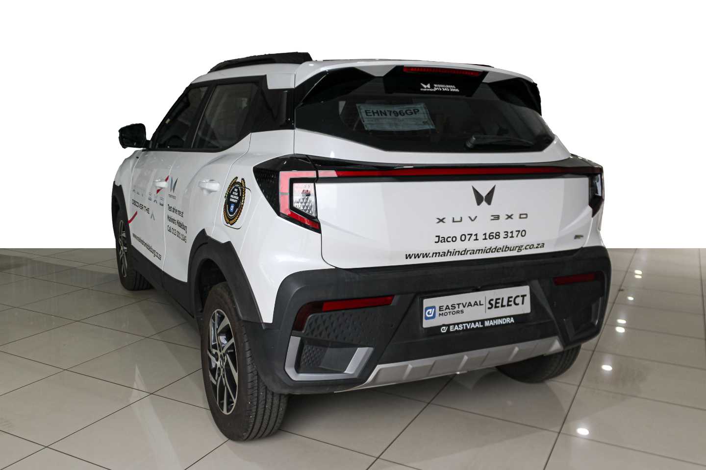 MAHINDRA XUV3XO 1.2T AX5L A/T - 4 