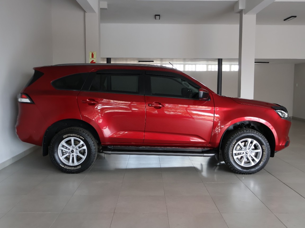 ISUZU MU-X 3.0D LS A/T - 1 