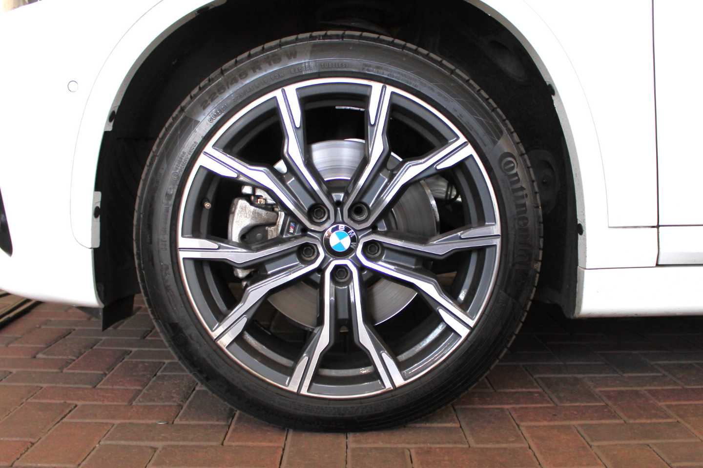 BMW X1 sDRIVE20d M-SPORT  A/T (F48) - 11 