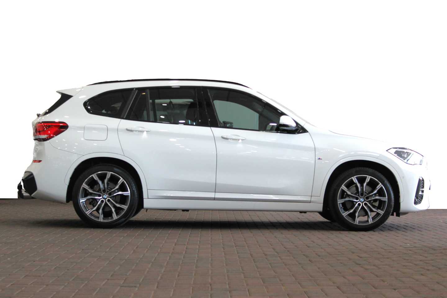 BMW X1 sDRIVE20d M-SPORT  A/T (F48) - 8 