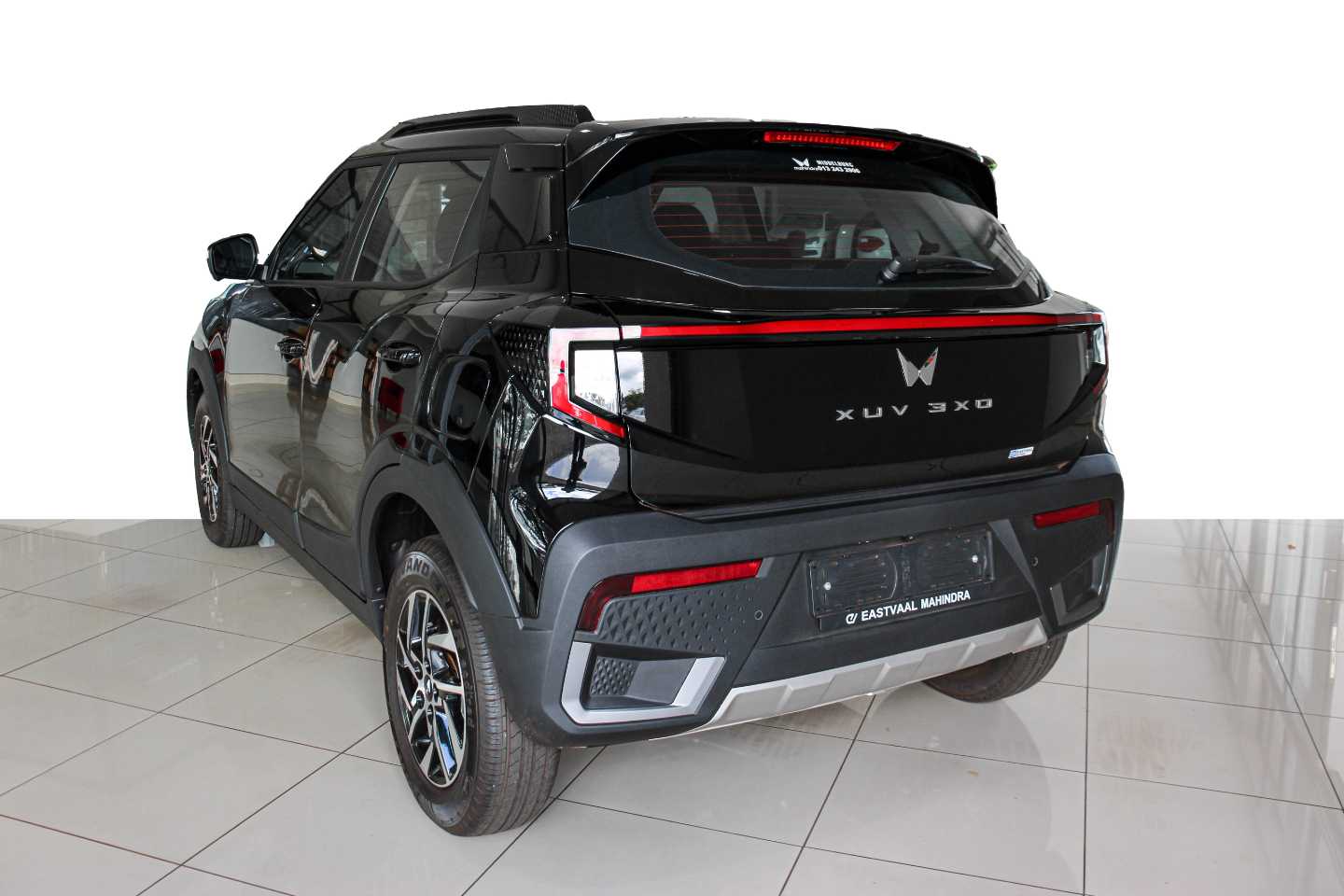 MAHINDRA XUV3XO 1.2T AX5L A/T - 9 