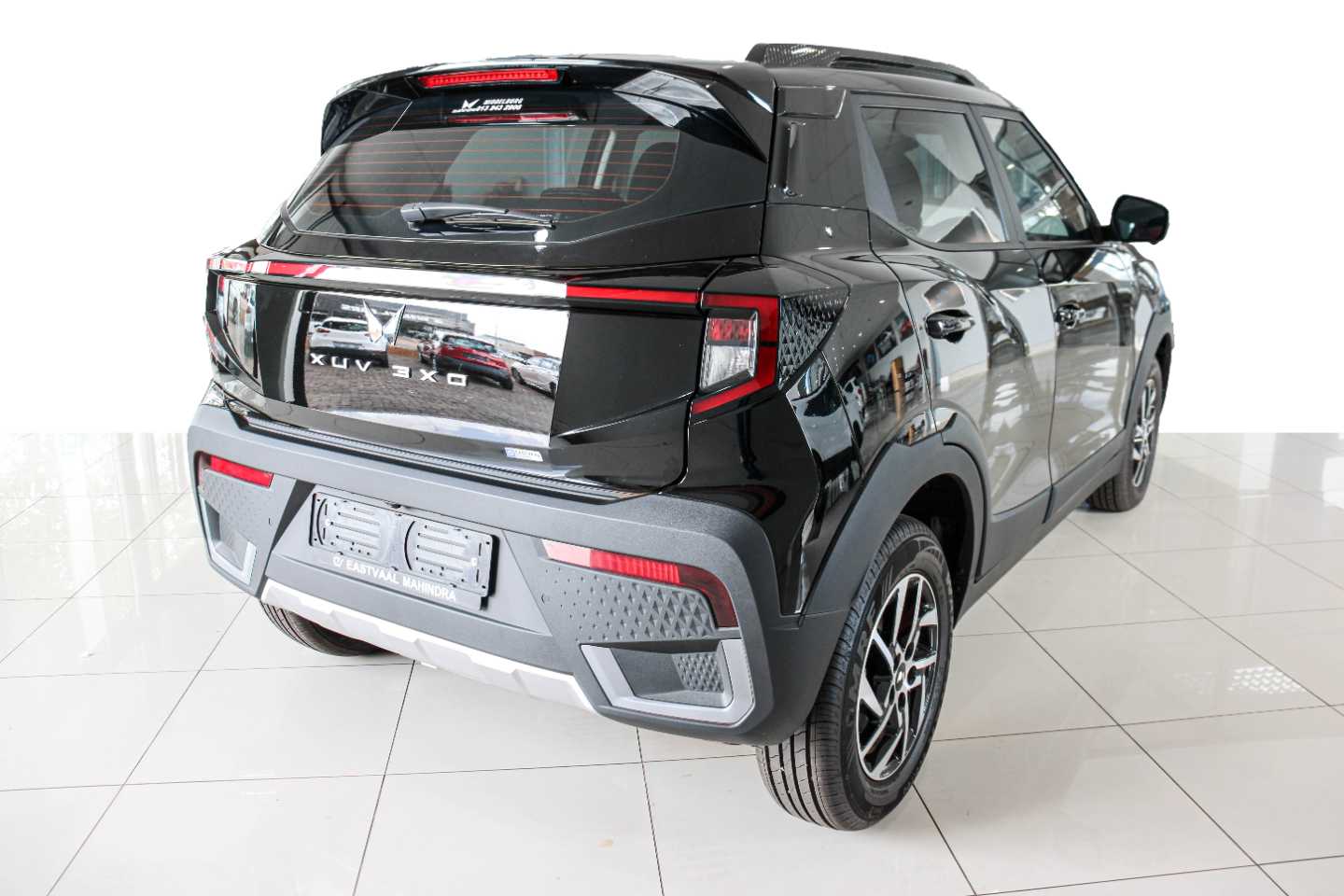 MAHINDRA XUV3XO 1.2T AX5L A/T - 5 