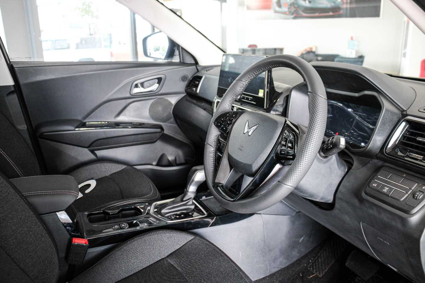 MAHINDRA XUV3XO 1.2T AX5L A/T - 14 