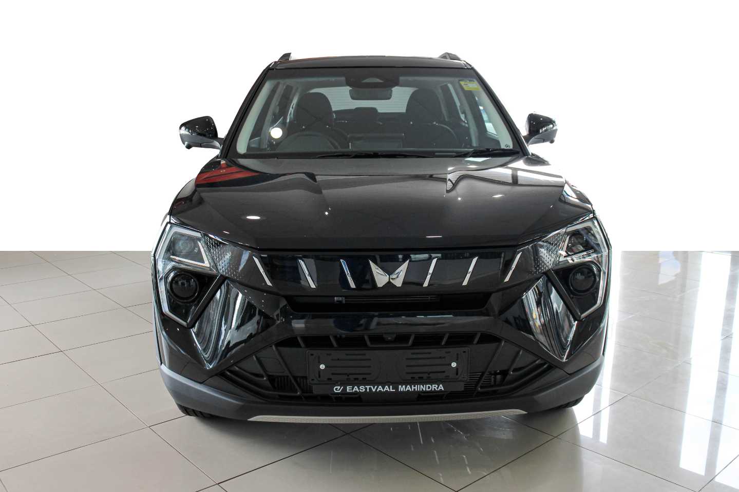 MAHINDRA XUV3XO 1.2T AX5L A/T - 1 