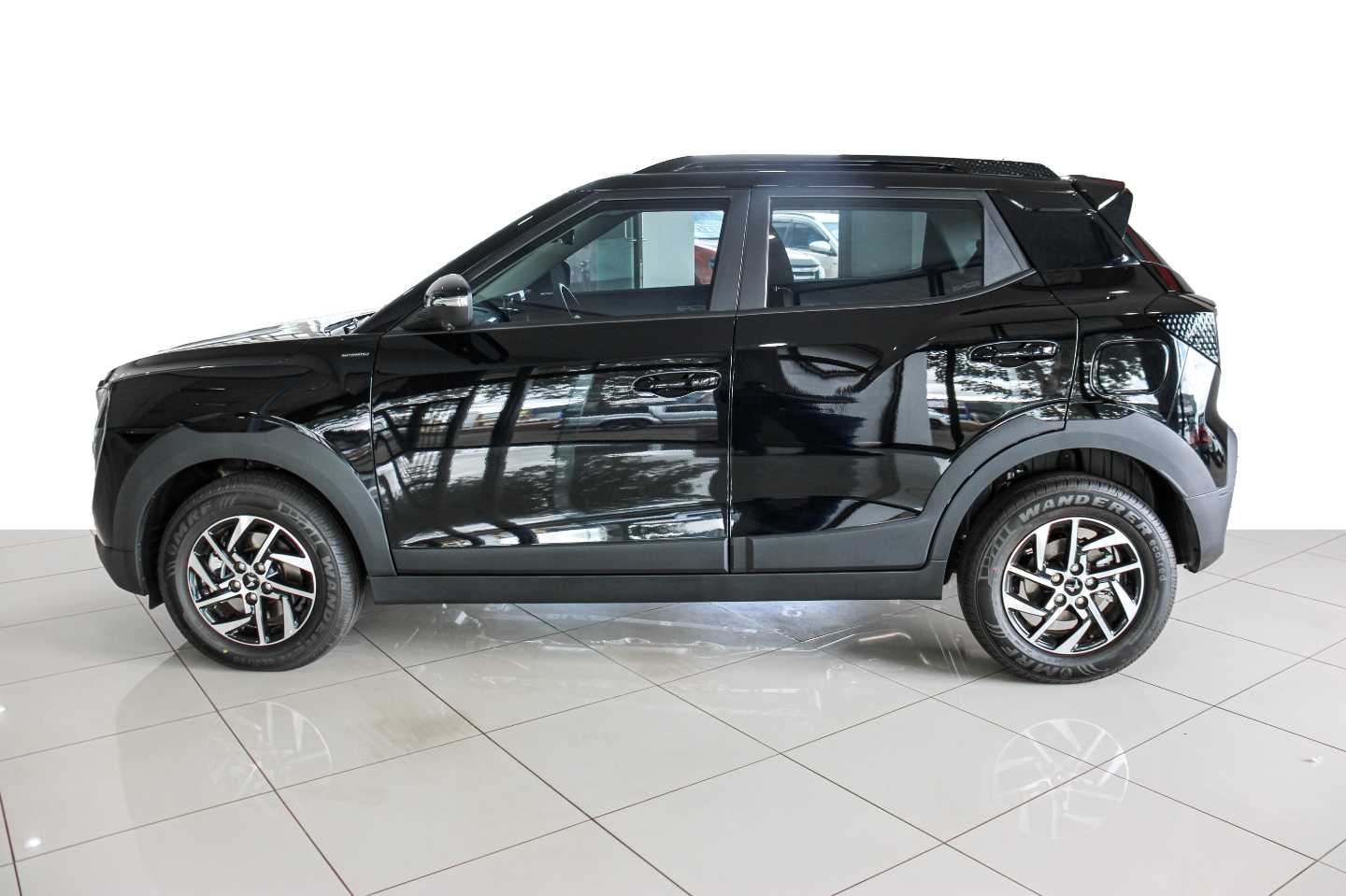 MAHINDRA XUV3XO 1.2T AX5L A/T - 11 