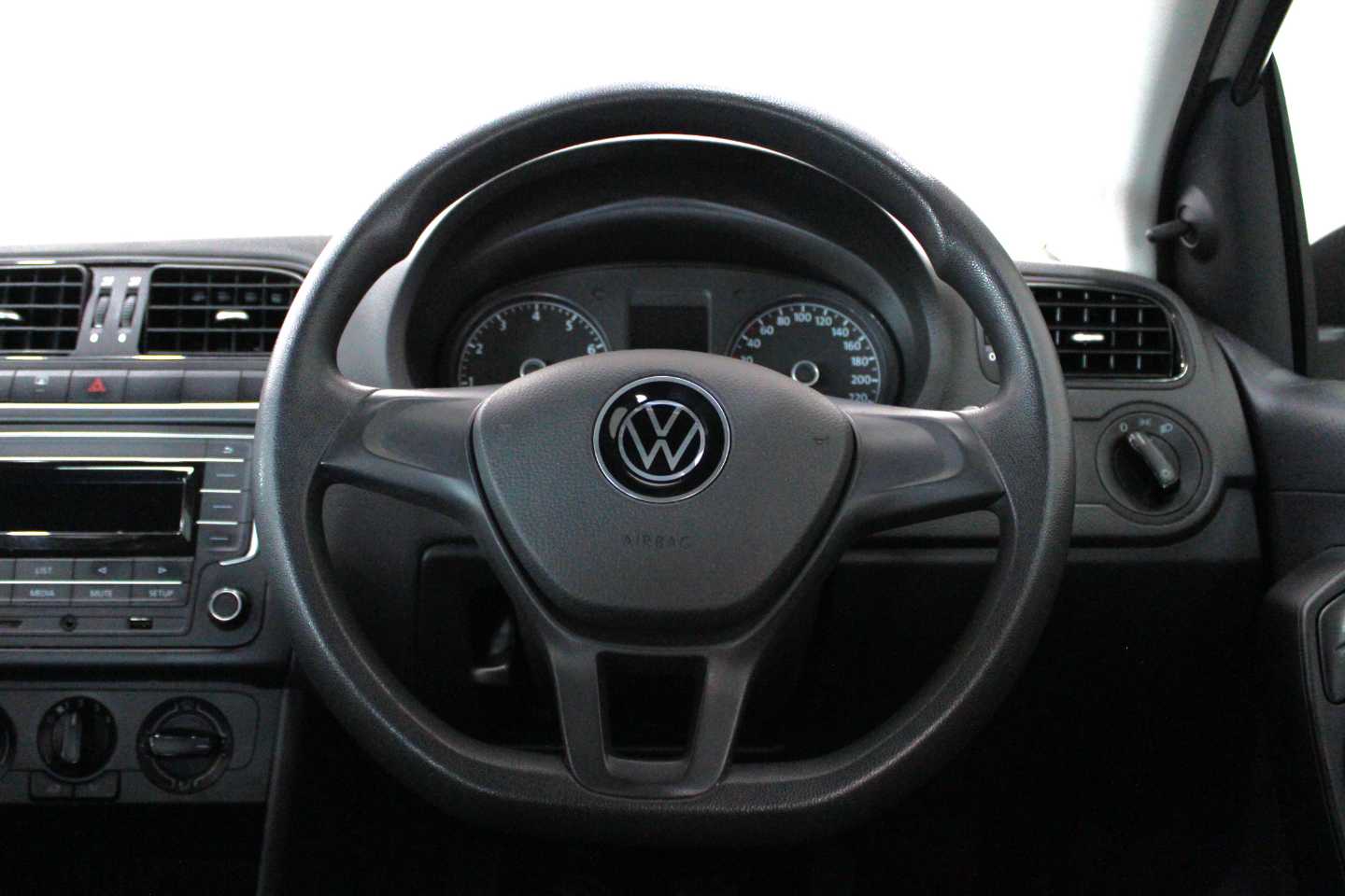 VOLKSWAGEN POLO VIVO 1.4 TRENDLINE (5DR) - 12 