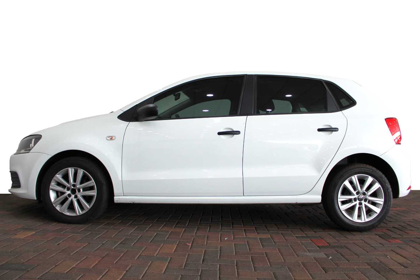 VOLKSWAGEN POLO VIVO 1.4 TRENDLINE (5DR) - 6 