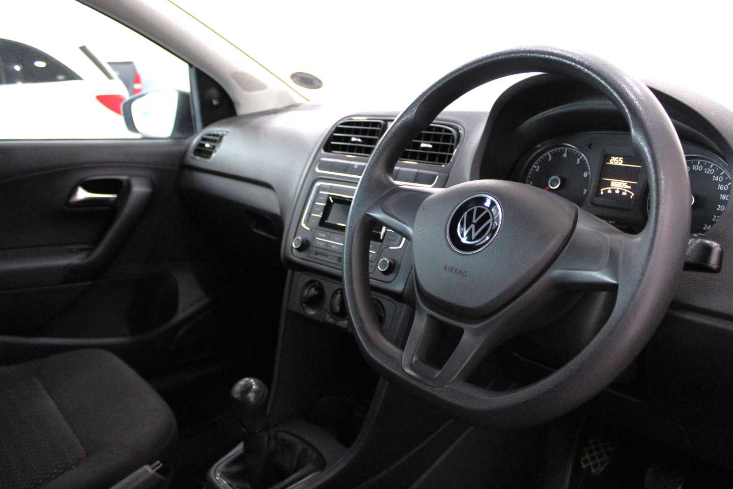 VOLKSWAGEN POLO VIVO 1.4 TRENDLINE (5DR) - 14 