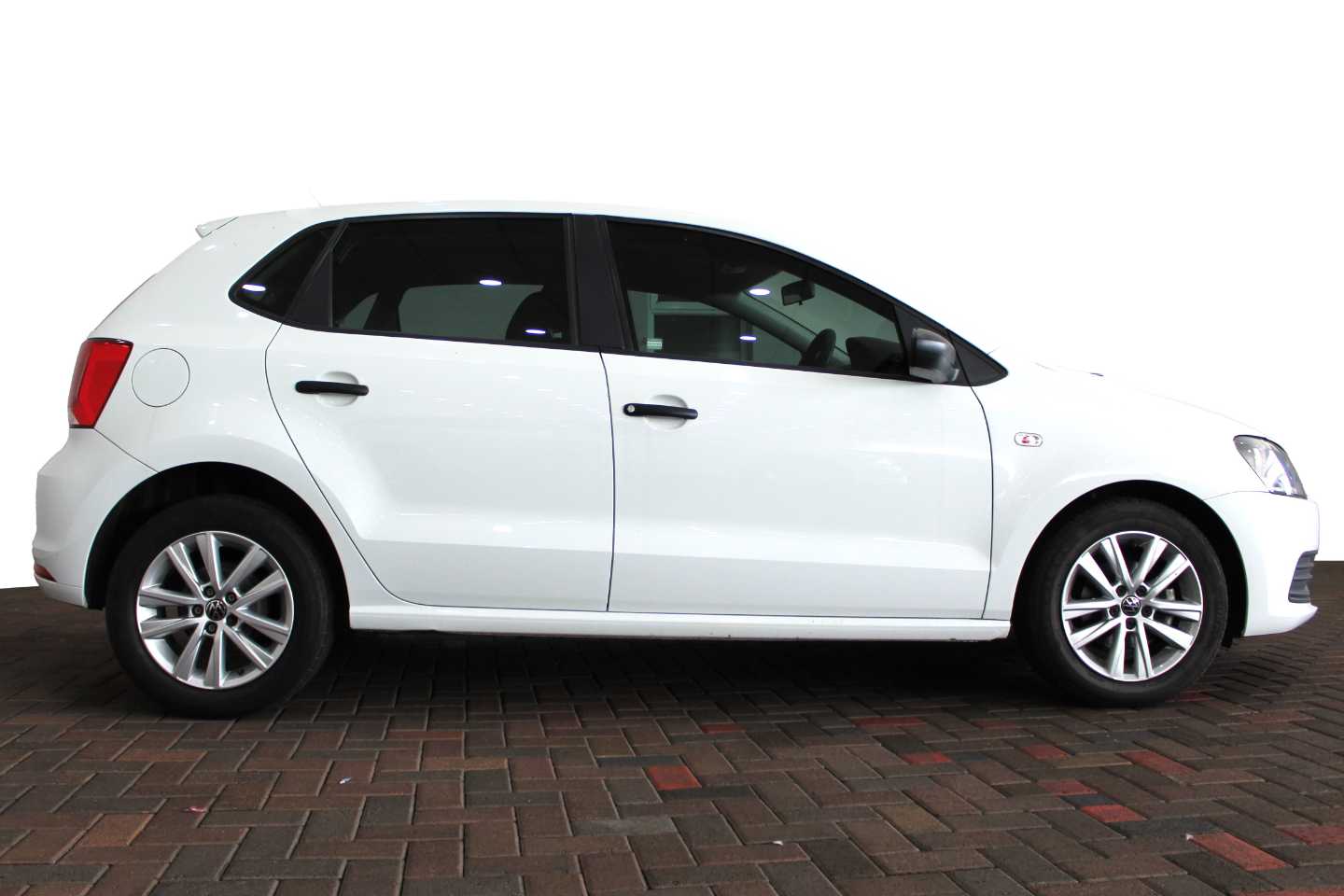 VOLKSWAGEN POLO VIVO 1.4 TRENDLINE (5DR) - 3 