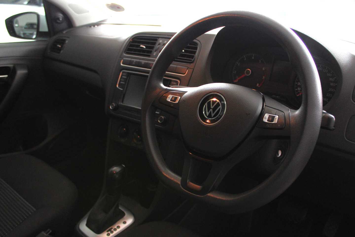 VOLKSWAGEN POLO VIVO 1.6 COMFORTLINE TIP (5DR) - 14 