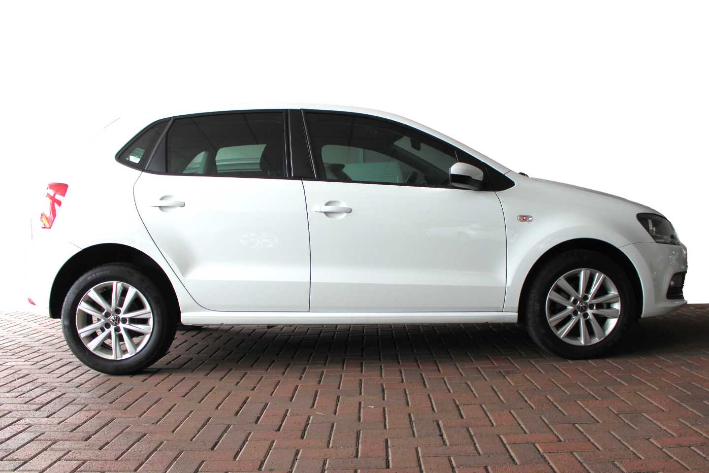 VOLKSWAGEN POLO VIVO 1.6 COMFORTLINE TIP (5DR) - 7 