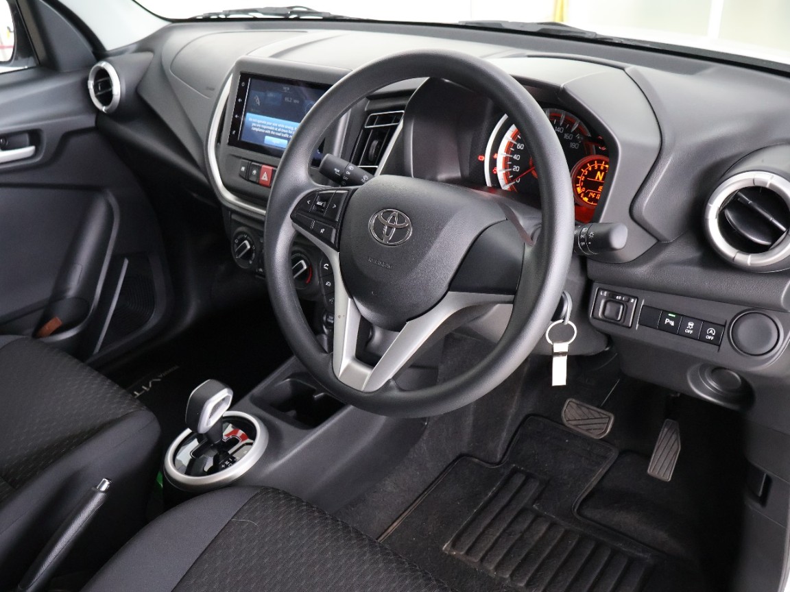 TOYOTA VITZ 1.0 XR AMT - 9 