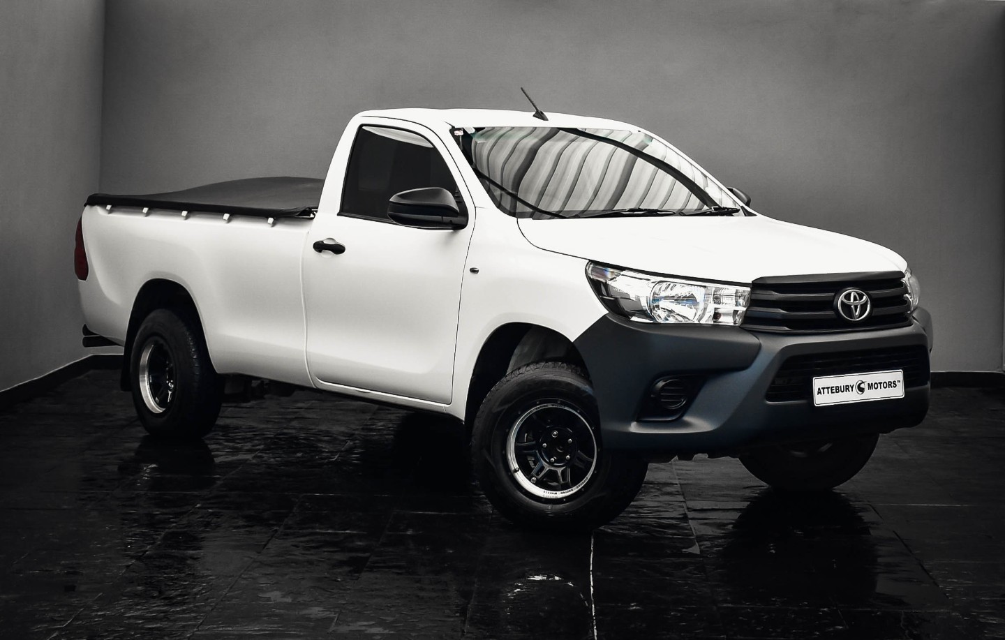 Toyota Hilux 2.4 GD Aircon Single Cab